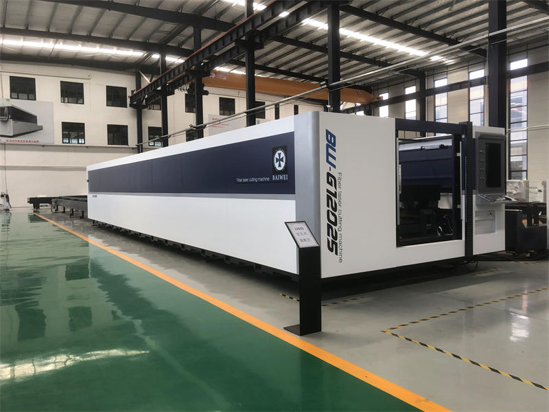 Automatic warranty closed fiber laser cutting machine