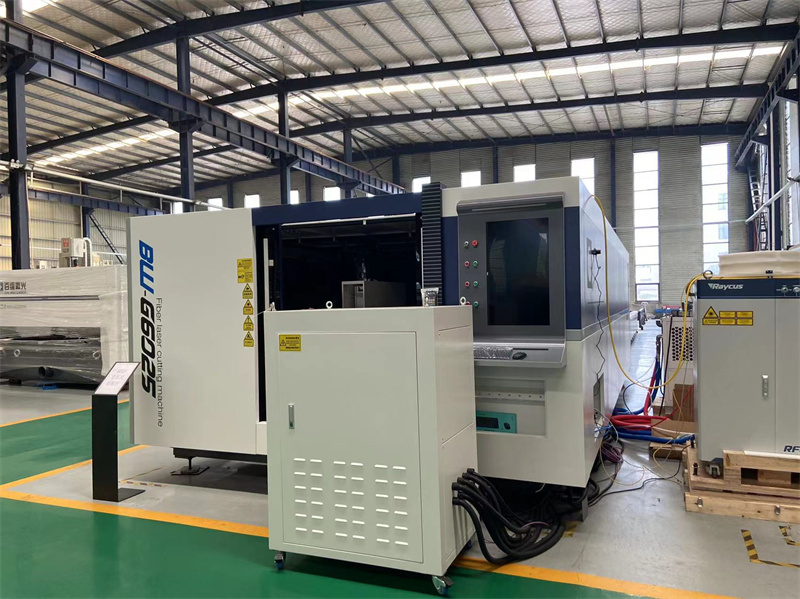 8kw closed type fiber laser cutting machine for sale