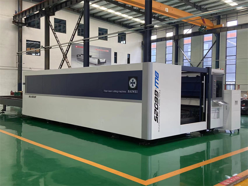 Bull closed type fiber laser cutting machine for sheet metal