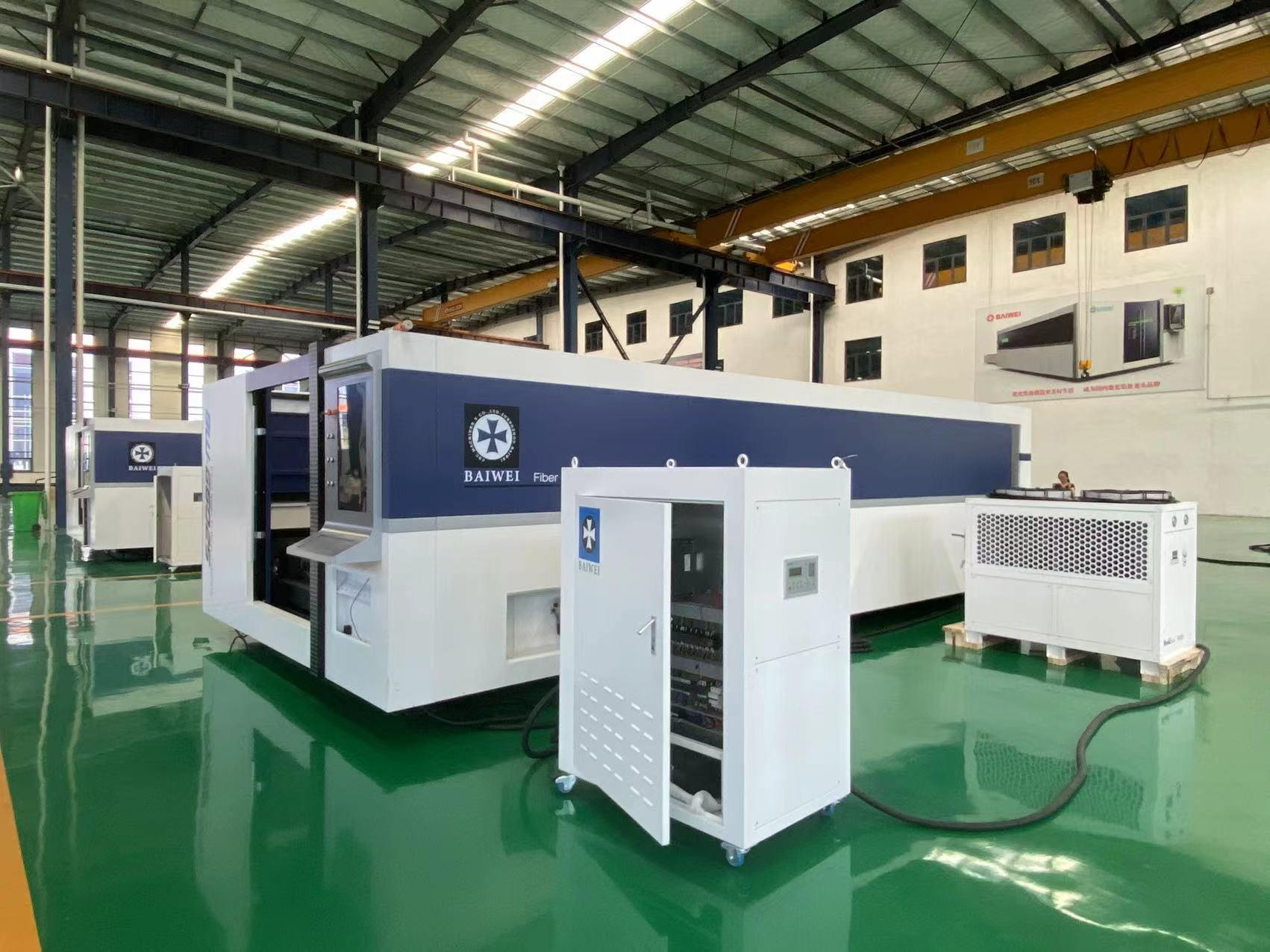 Intelligent carbon steel closed type fiber laser cutting machine