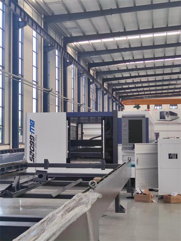 High speed Metal Closed Fiber Laser Cutting Machine