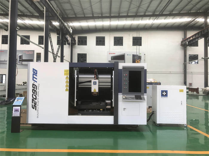 4000watt closed type CNC fiber laser cutting machine